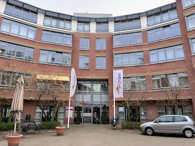 Neos wil opvang Oekraïners in Eindhoven blijven doen, kort geding is laatste strohalm