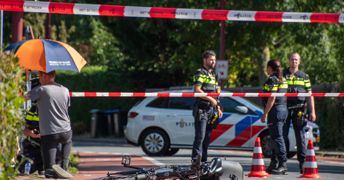 Fietser met spoed naar het ziekenhuis na aanrijding met auto in Nieuwegein
