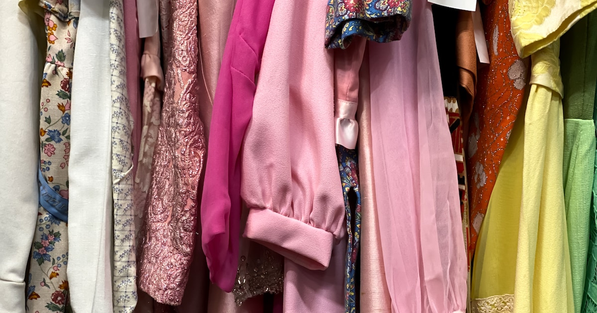 Kleding voor één euro per stuk op jaarmarkt in Lopik