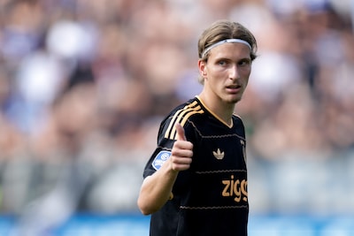 LIVE eredivisie | Nieuwe Feyenoorder stelt zich voor, Godts neemt afscheid van ‘droomclub’ Ajax: ‘Voor altijd plekje in mijn hart’