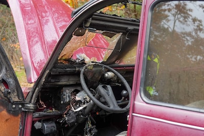 Automobilist ontsnapt op tijd uit uitbrandende oldtimer in Helmond