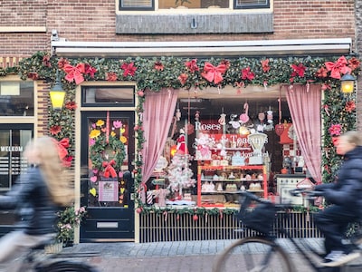 Magisch! Woerdense winkeliers leven zich uit met bonte kerstetalages