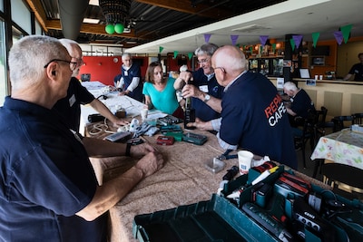 Repair Café in Velp helpt bij herstel van apparaten
