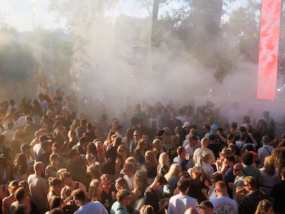 Van underground rave naar volwaardig festival: hoe Het Systeem steeds breder wordt