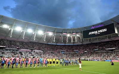 Inter Miami en fans brengen eerbetoon aan overleden vader van Lionel Messi