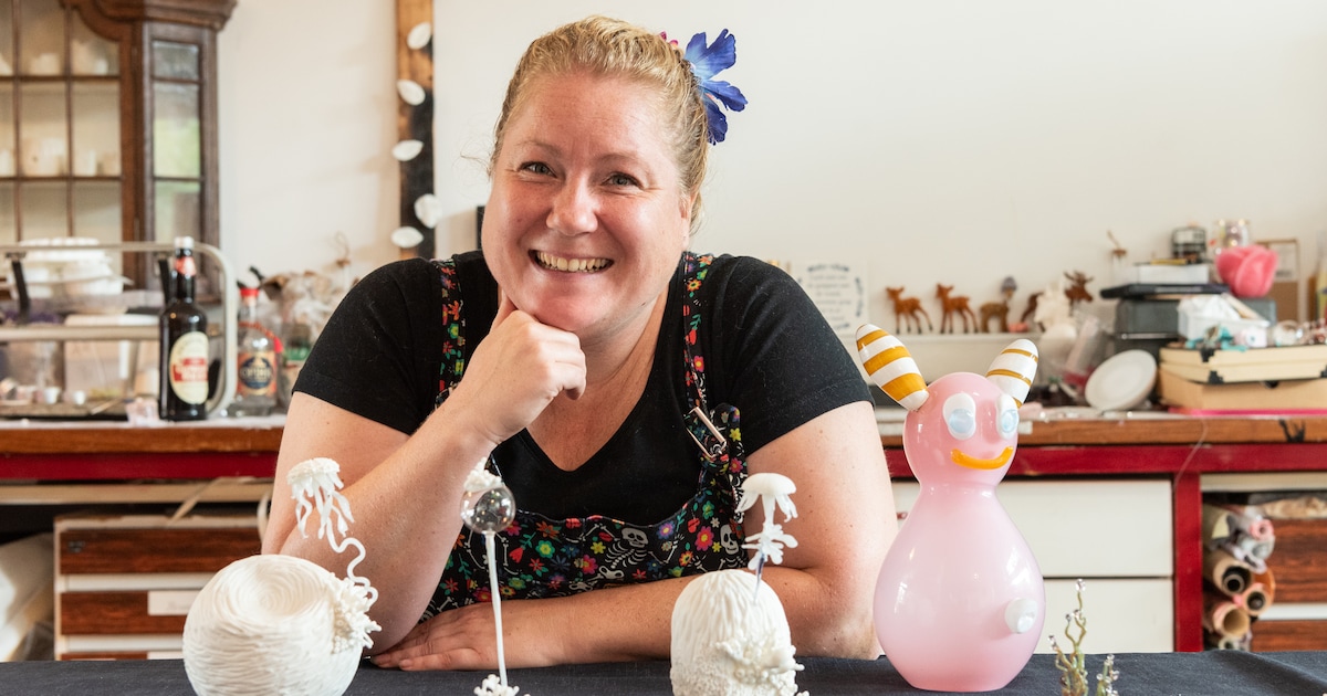 Merlijn werkt graag ‘dun’ en in haar creaties van glas en porselein zie ...