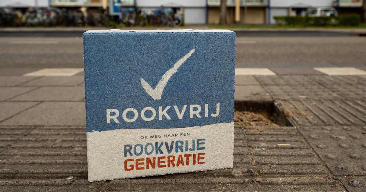 Rookvrij-tegels bij alle bushaltes in Ridderkerk