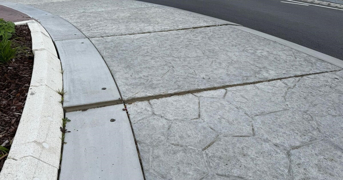 Nieuwe rotonde bij Goudriaan na een aantal maanden al verzakt: ‘Onaangenaam verrast door problemen’