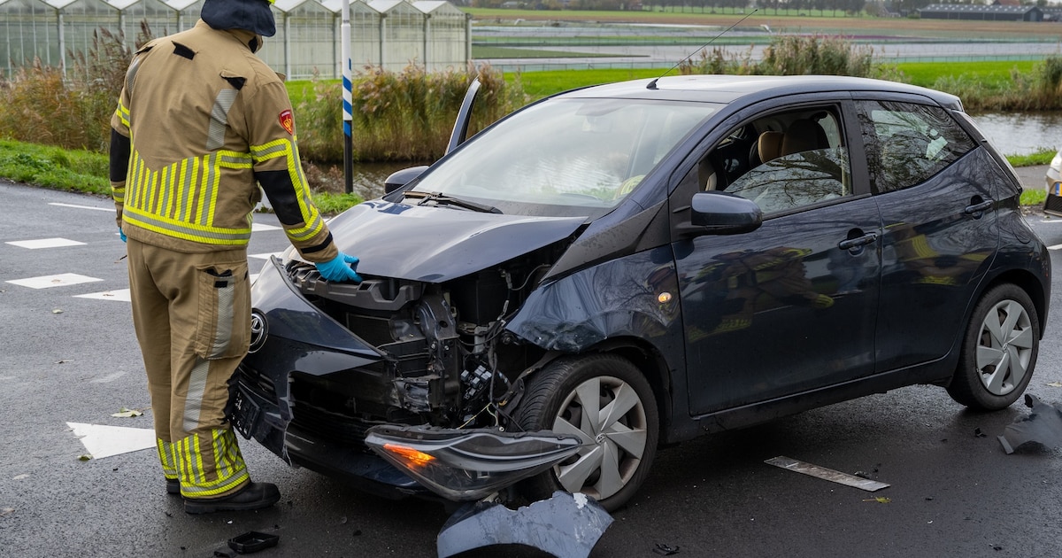 Flinke schade bij botsing tussen twee auto’s bij Oosterlandweg in Mijdrecht