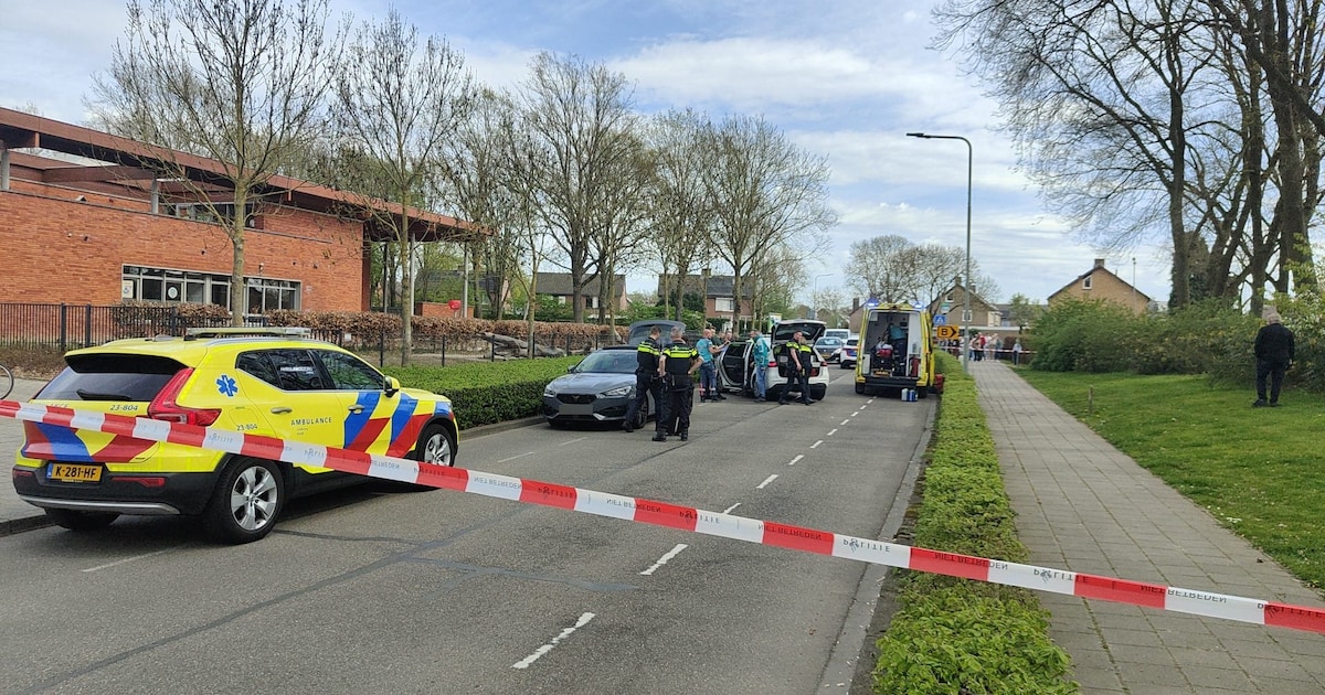 Fietser gewond na botsing op de John F. Kennedysingel in Melick, traumahelikopter gealarmeerd